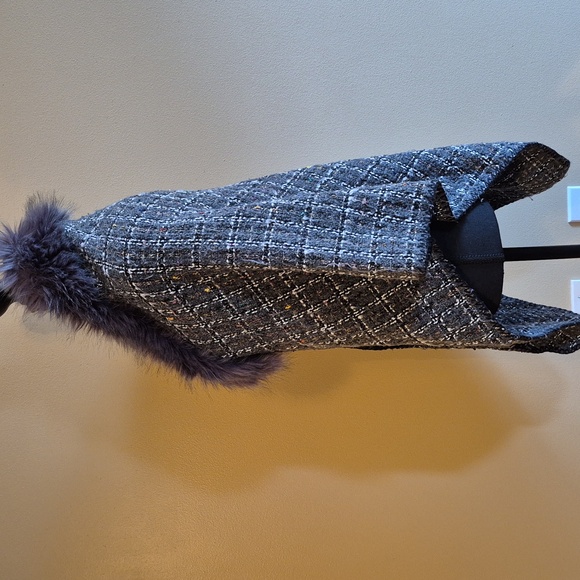 MODENA Faux Fur Trim Tweed Look Cape Toggle Closure - Picture 7 of 16